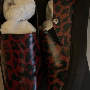 Size 37 in women’s red and black.